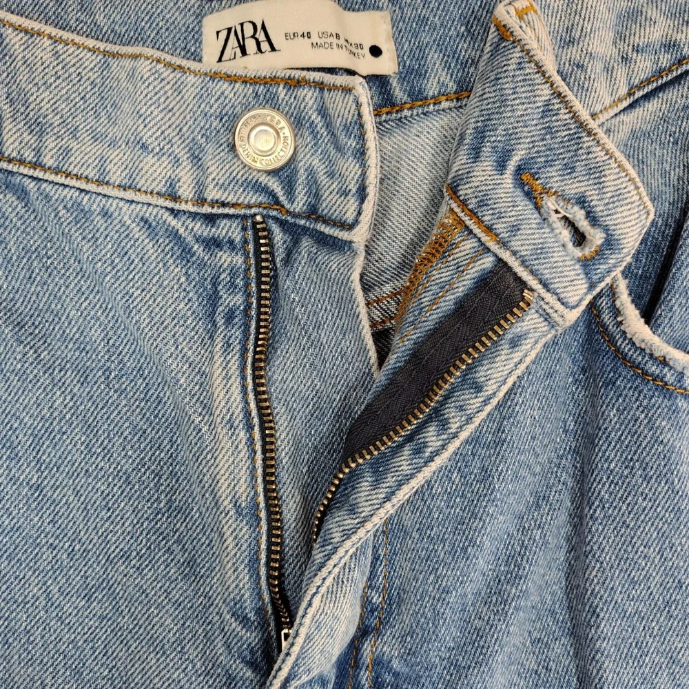 Zara The 90s Full Length Distressed Wide Leg Jeans Light Wash Blue Size 8 - Picture 5 of 8